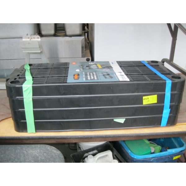 PLASTIC SHELF UNIT