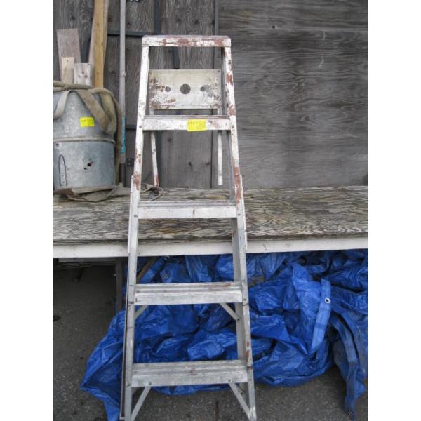 5' ALUMINUM STEPLADDER
