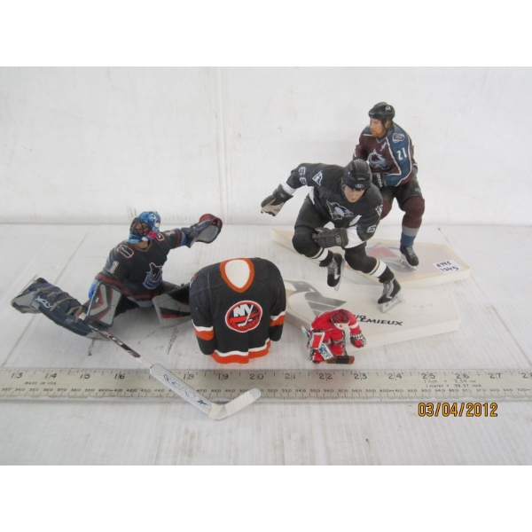 COLLECTABLE HOCKEY FIGURINES