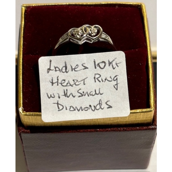 LADIES 10KT HEART RING W/SMALL DIAMONDS - SZ 7