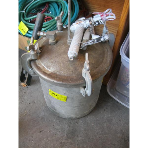 PAINT POT & PAINT SPRAY GUN