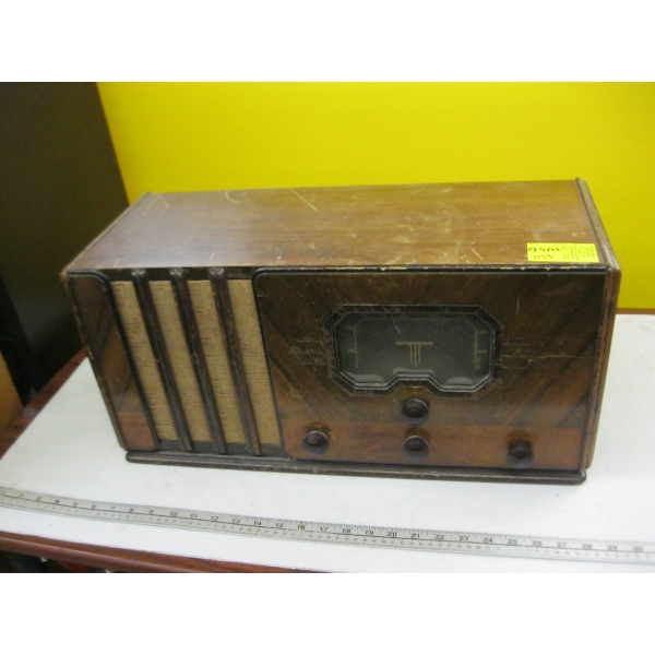 WOOD CASED WESTINGHOUSE RADIO