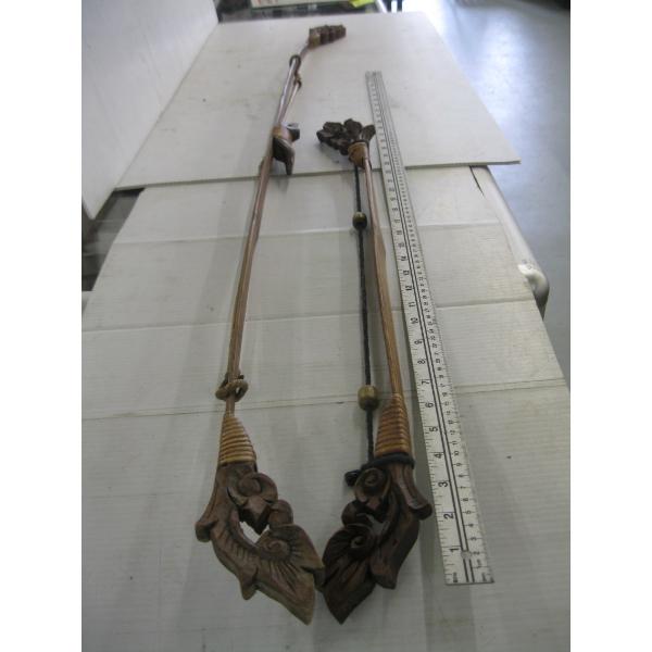 2 DECORATIVE BOWS