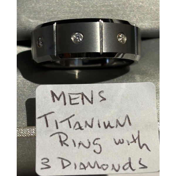 MENS TITANIUM RING W/3 DIAMONDS, SZ 10 1/4