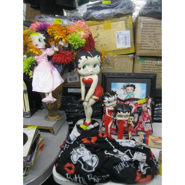 COLLECTABLE BETTY BOOP ITEMS