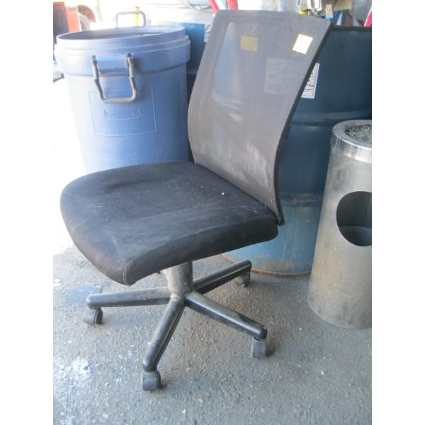BLACK OFFICE CHAIR