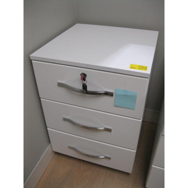 3 DRAWER CABINET ON CASTORS