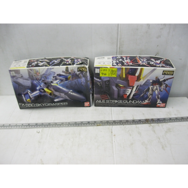 2 BANDAI MODELS