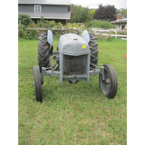 FORD 9N TRACTOR W/GOOD RUBBER 