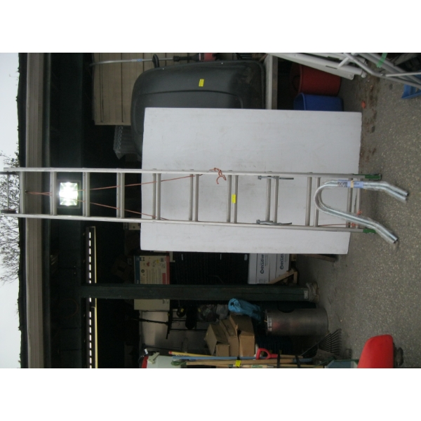 16' ALUMINUM EXTENSION LADDER W/PAIR OF LADDER ARMS