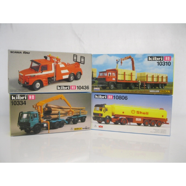 4 HO SIZE TRAIN TRUCKS