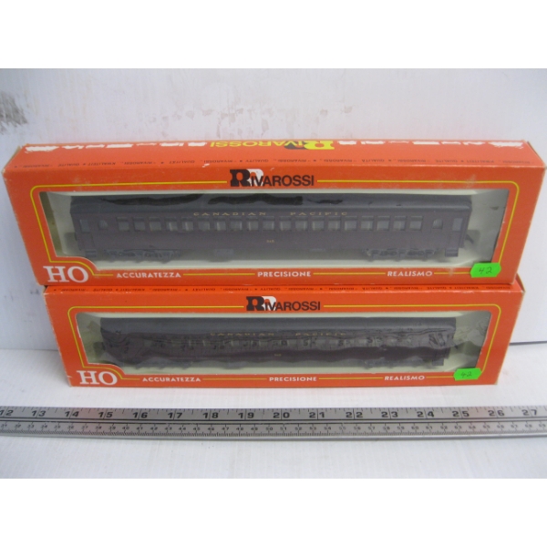 2 PASSENGER TRAIN CARS