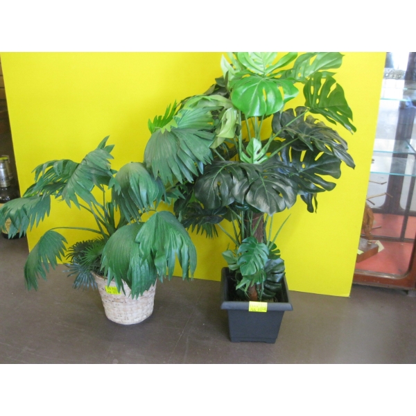 2 ARTIFICIAL PLANTS