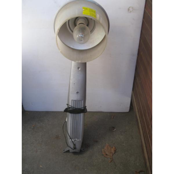 OUTSIDE WHOLE-YARD LIGHT