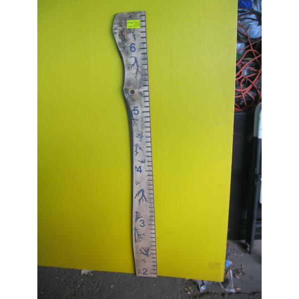 WOODEN MEASURING BOARD