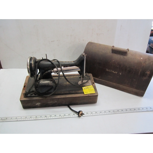 COLLECTABLE SINGER SEWING MACHINE
