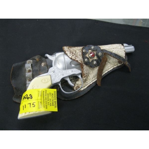 VINTAGE CAP GUN BY DAISY