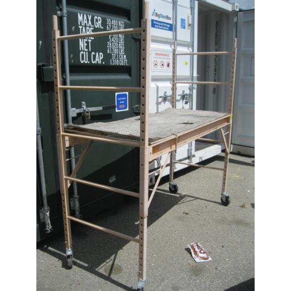 SCAFFOLDING UNIT ON WHEELS