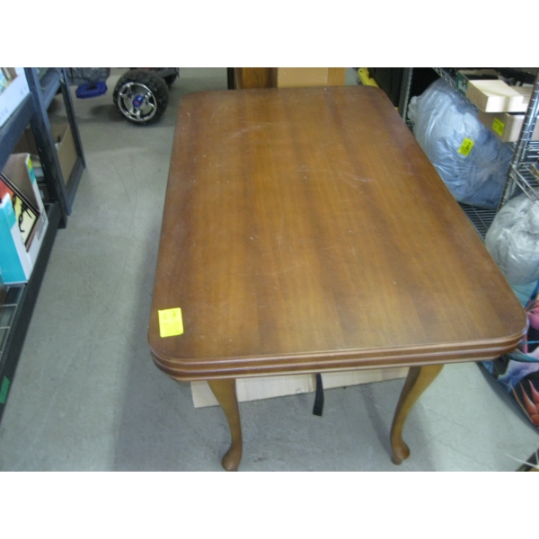 SALESMAN SAMPLE DINING TABLE - MINIATURIZED VERSION