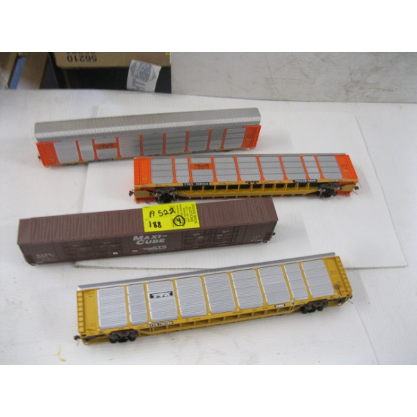 4 LG. HO TRAIN CARS