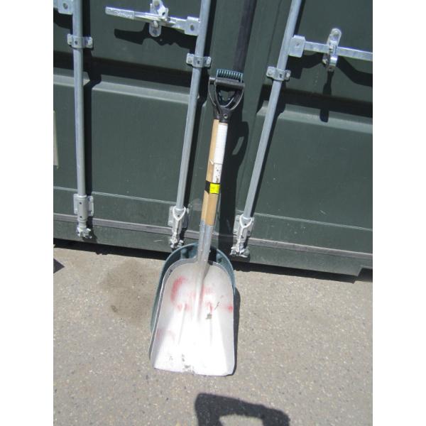 BUNDLE OF SHOVELS