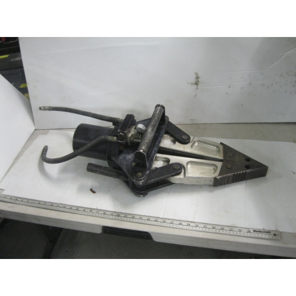 HYDRAULIC JAWS OF LIFE