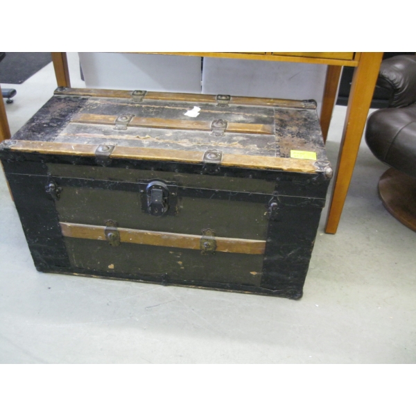 WOOD SLAT & METAL TRUNK