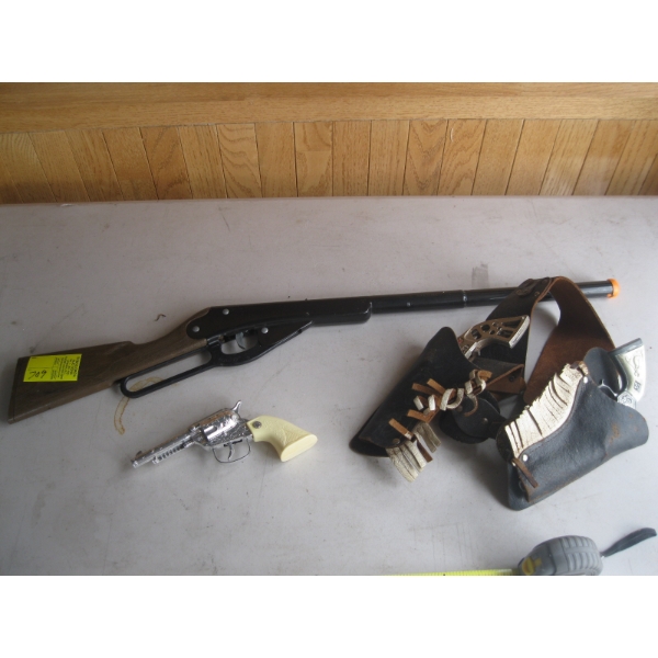 LEATHER HOLSTERS W/CAP GUNS & DAISY RIFLE