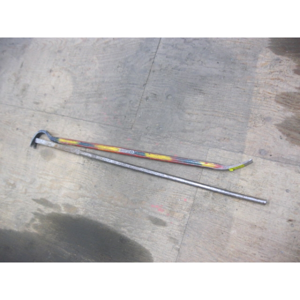 2 PRYBARS
