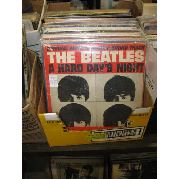 BOX OF COLLECTABLE RECORDS