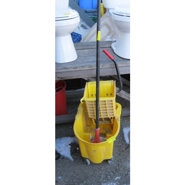 MOP BUCKET W/MOP HANDLE