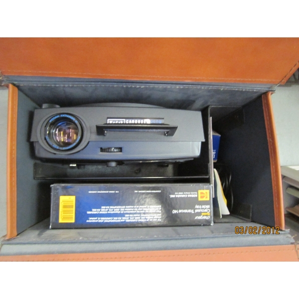 KODIAK CAROUSELL SLIDE PROJECTOR IN LEATHER BRIEFCASE & A SLIDE CAROUSELL