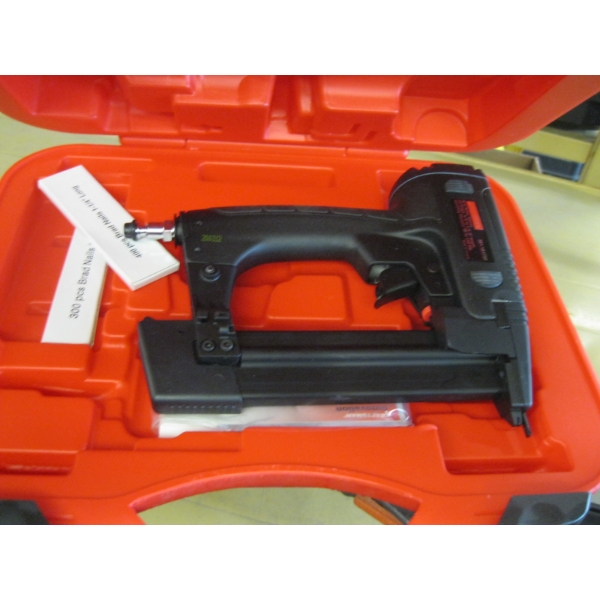 CRAFTSMAN BRAD NAILER IN CASE