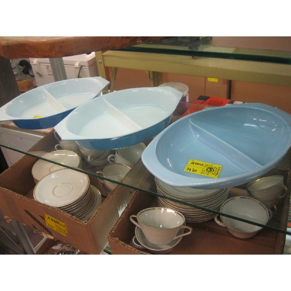 3 PIECES OF PYREX BAKING DISHES