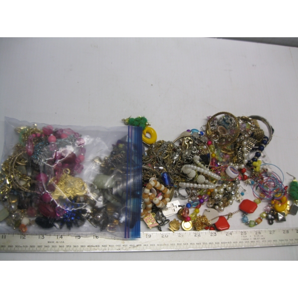 BAG OF COSTUME JEWELLERY