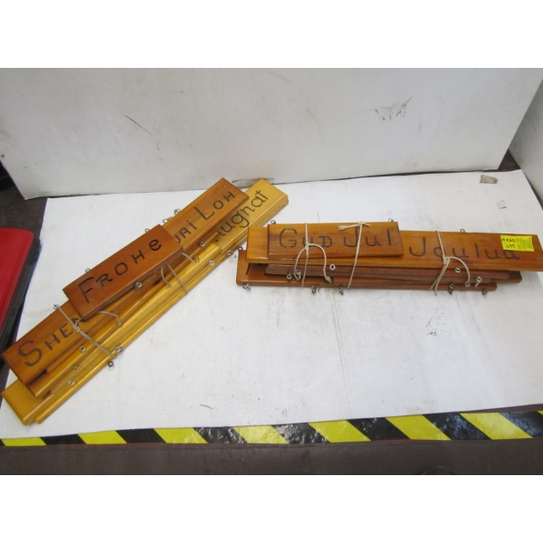 WOODEN SIGNS W/VARIOUS HOLIDAY SAYINGS