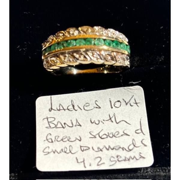 LADIES 10KT BAND W/GREEN STONES, SM. DIAMONDS, 4.2G, SZ 6 1/2