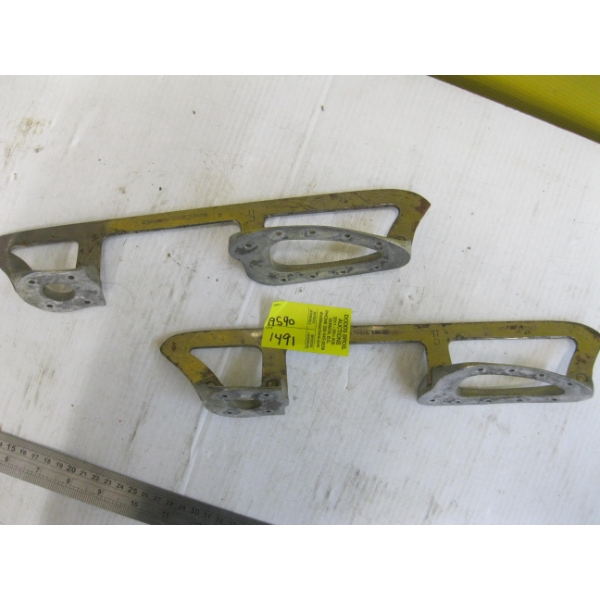 PAIR OF SKATE BLADES