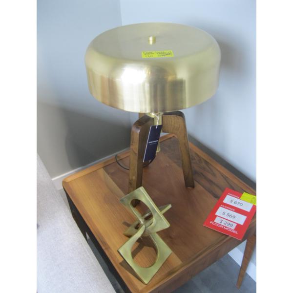 DECORATIVE BRASS TOPPED LAMP & DÉCOR PIECE