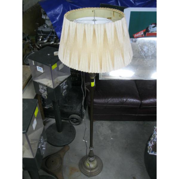 FLOOR LAMP