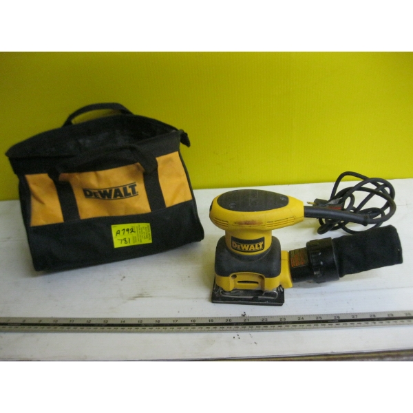 DEWALT SANDER IN BAG