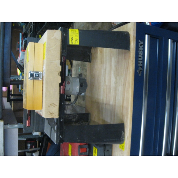 CRAFTSMAN ROUTER TABLE W/BLACK & DECKER ROUTER, ACCESSORIES & ROUTER BITS