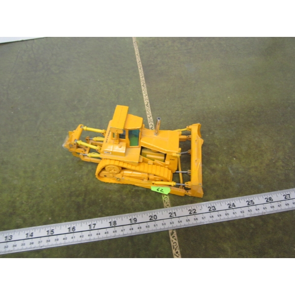 CATAPILLAR D10 DIE CAST BULLDOZER