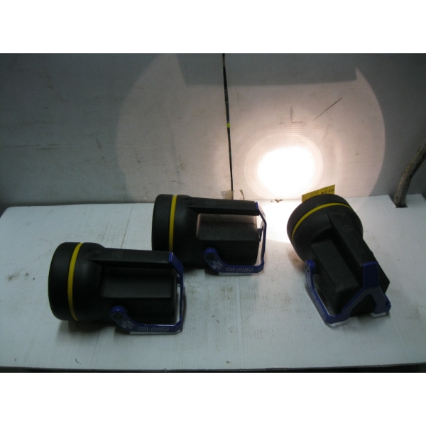 3 FLASHLIGHTS