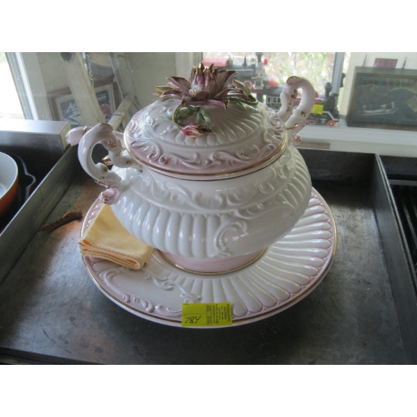 CERAMIC SERVING POT W/LG. PLATE