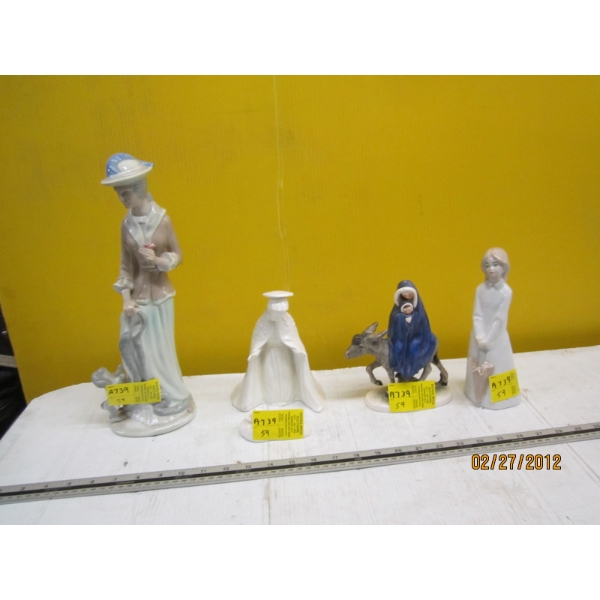 5 FIGURINES