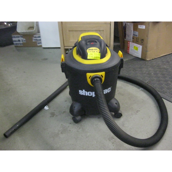 SMALL SHOP VAC