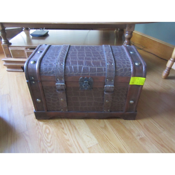 SM. DECORATIVE TRUNK