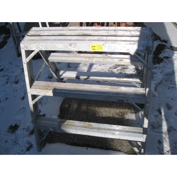 3 STEP ALUMINUM LADDER