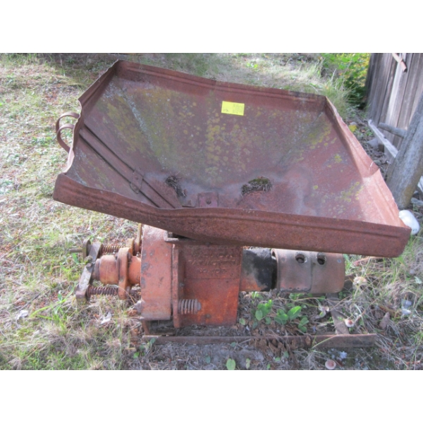 TRACTOR DRIVEN GRINDER